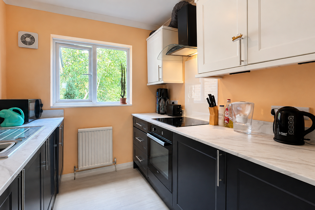 62, Upper Heyshott, Petersfield photo 2