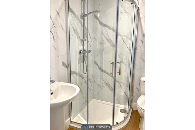 Flat, North Marine Road, Scarborough photo 5