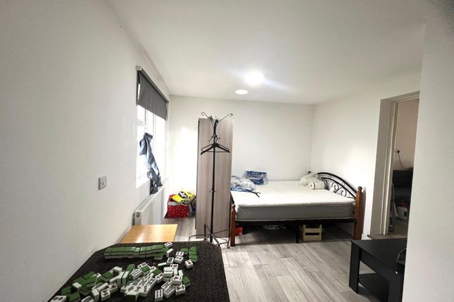 34, Colin Crescent, Colindale, London photo 3
