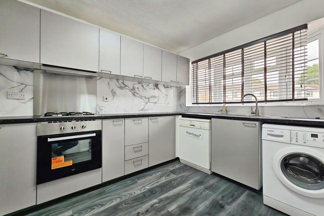 85, Waters Drive, Middlesex photo 3