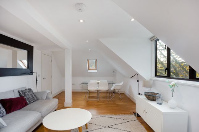 Flat 10, 64, St Helen's Gardens, London photo 2