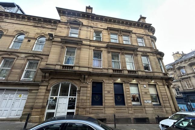 2-bed flat on Town Hall Street East, HALIFAX, £39,000