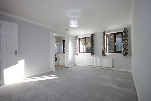 3 Burleigh Court, Belmont Road, Leatherhead photo 2