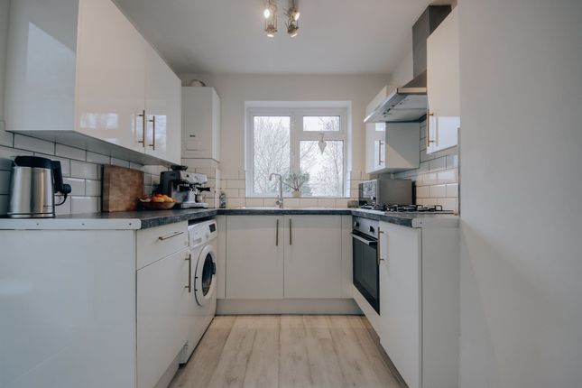 3 Pasture Close, Bushey photo 3