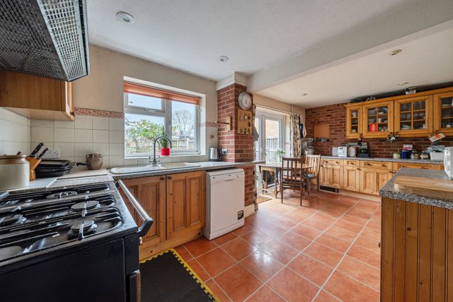 4, Oak Gardens, Tewkesbury photo 2