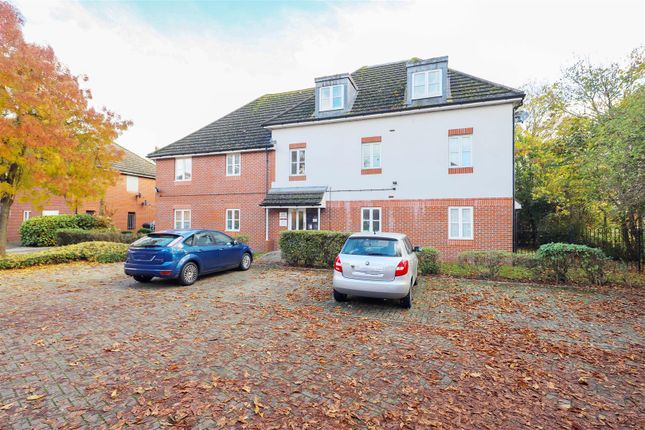 Flat for sale in Reid Close, Hayes