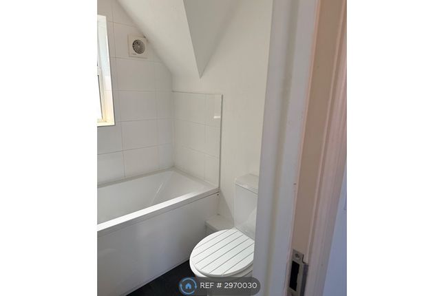 Flat, Essendene High St, Evesham photo 2