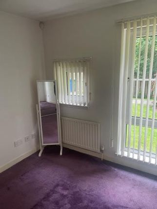Flat to rent in Jenny Lind Court, Thornliebank, Glasgow