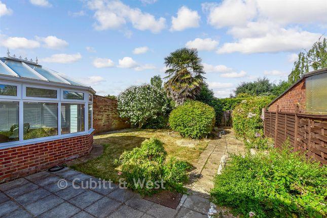 33, Nore Farm Avenue, Emsworth photo 2