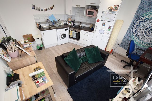 Flat to rent in |Ref: R165175|, Canute Road, Southampton