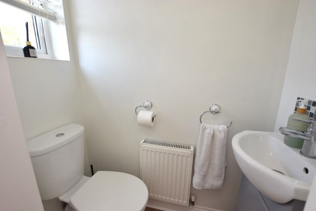 2, Mitchell Close, Huntingdon photo 5