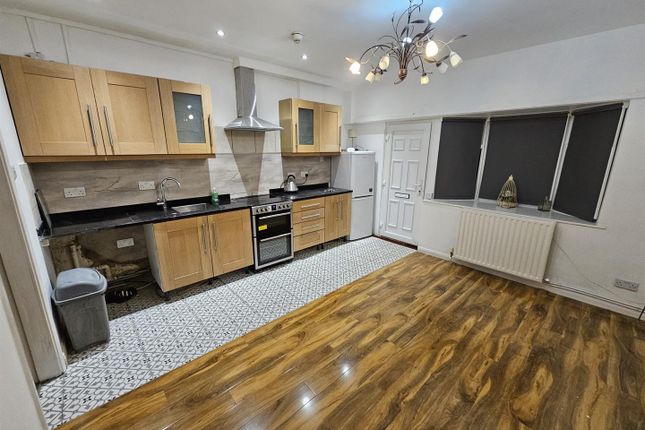 Flats 1-4, 142, Norman Street, Derbyshire photo 4