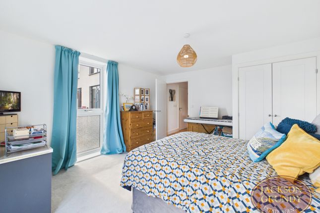 8, Starling Way, Daventry photo 3