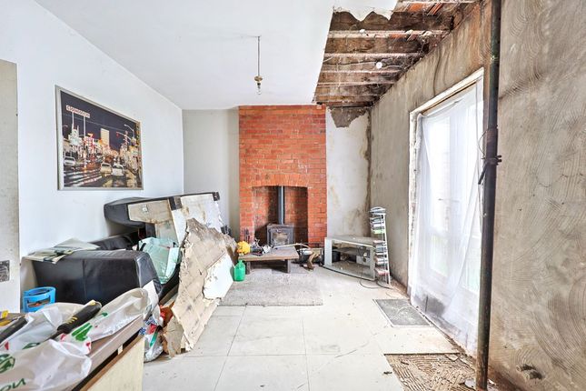 11 Cefn Road, Hengoed photo 4