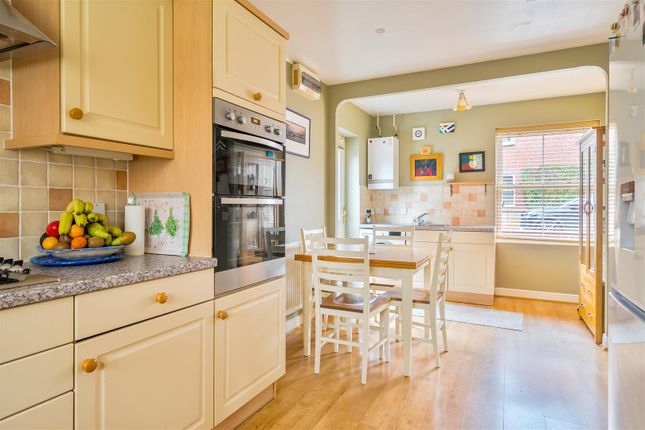 11, Teasel Close, Devizes photo 3