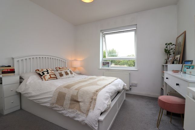 5 Maryland Court, Lambourn Grove, Kingston Upon Thames photo 4