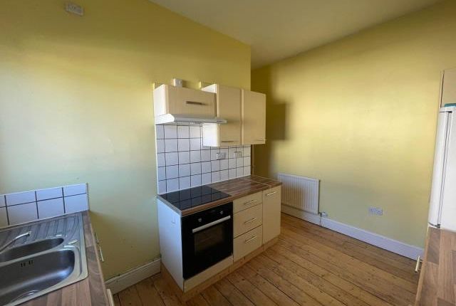Flat A, 22, Park Lane, Swindon photo 2