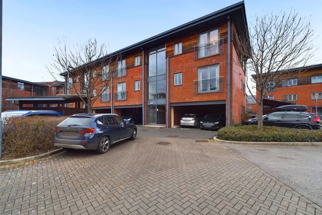 Flat for sale in Crossley Road, Worcester, Worcestershire