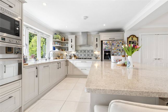 65, Charlwood Drive, Leatherhead photo 4