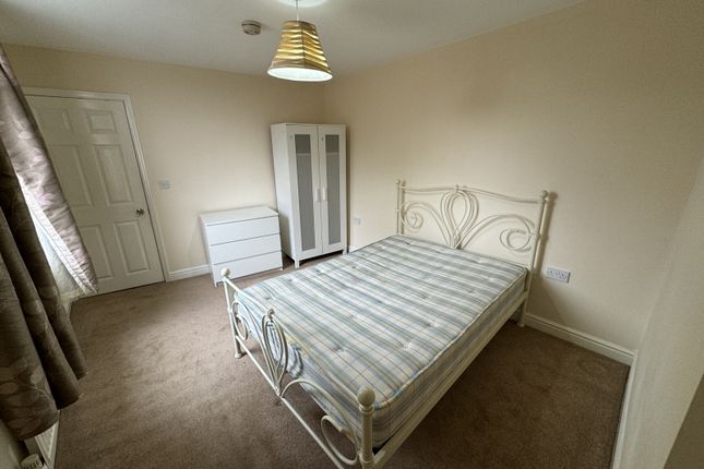 Room to rent in Smawthorne Lane, Castleford