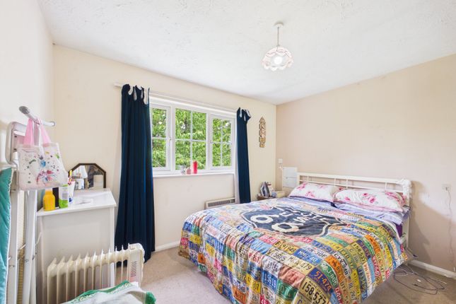 26, Pinewood Mews, Stanwell photo 4