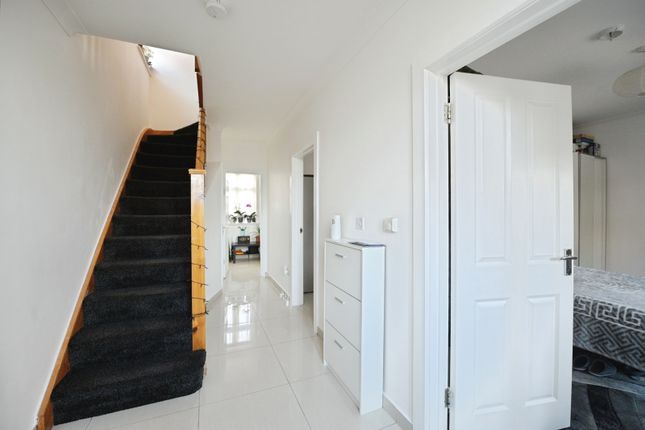 51A,, Mawney Road, Romford photo 3