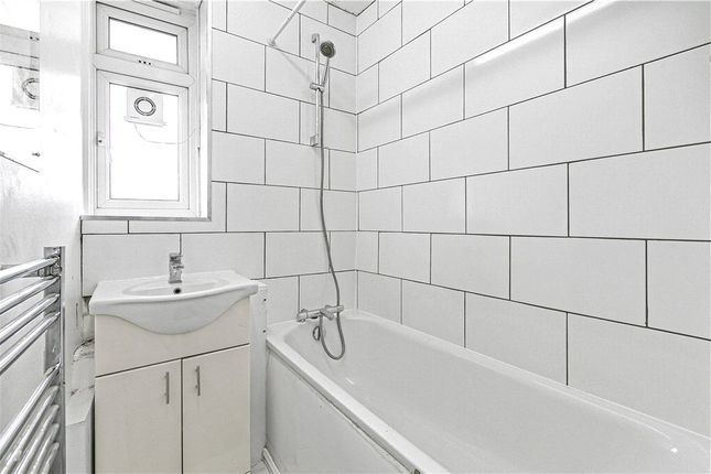 Room 4, Flat 74, Cassell House, London photo 4