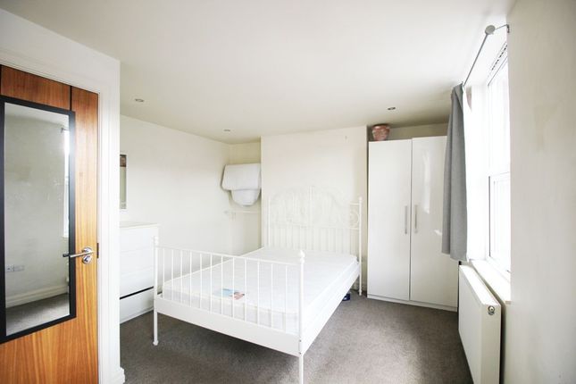 Thumbnail Flat to rent in Davenport Avenue, Withington, Manchester