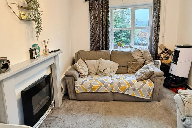 6 White Hart Close, Leicester photo 2
