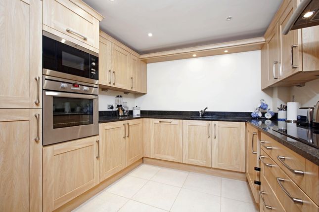 5 Linkside, Shoppenhangers Road, Maidenhead photo 4