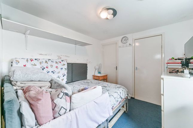 Flat for sale in Hubbard Road, West Norwood, London