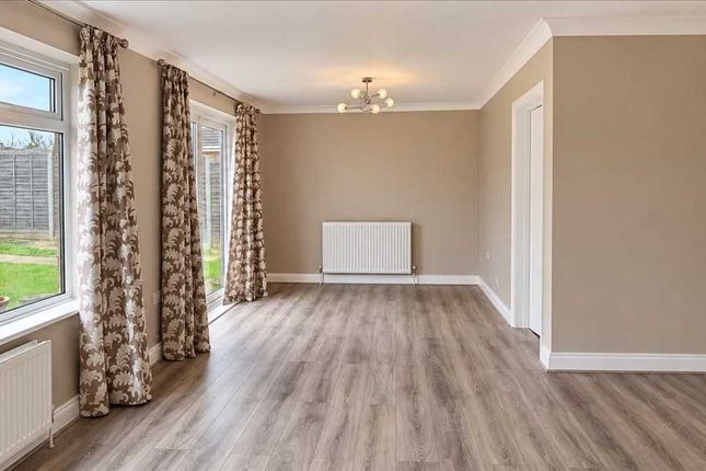 8, Carisbrooke Avenue, Great Clacton photo 2