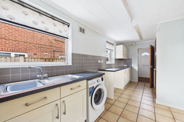 6 Hazel Hill Crescent, Nottingham photo 4