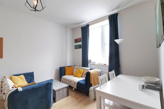 Flat 4, Avalon Court,, Beach Road, Devon photo 3