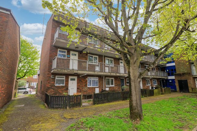 Flat for sale in Coldham Grove, Enfield