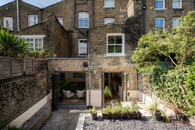 Garden Flat, 4, Radcot Street, London photo 4
