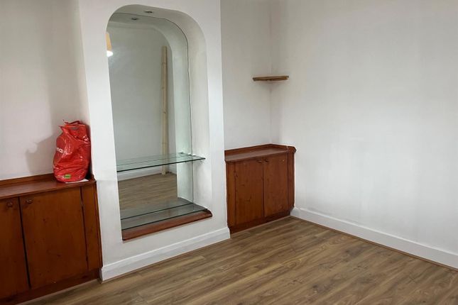 63, Haydons Road, London photo 3