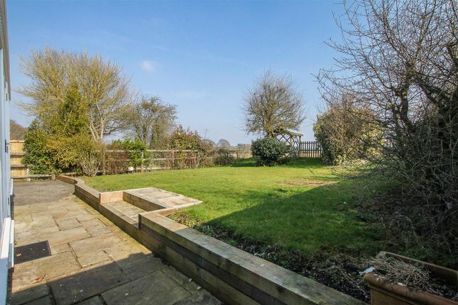 17, Park Meadow, Brentwood photo 3