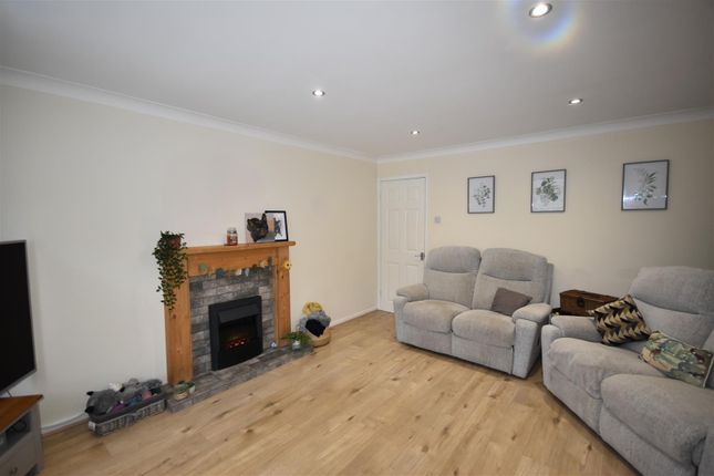 28, Carrfields, Goole photo 4