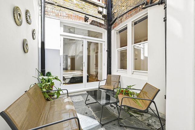 Flat Lower Ground, 51, Barkston Gardens, London photo 3