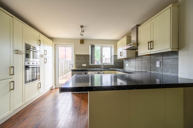 17, Ayton Gardens, Nottingham photo 5