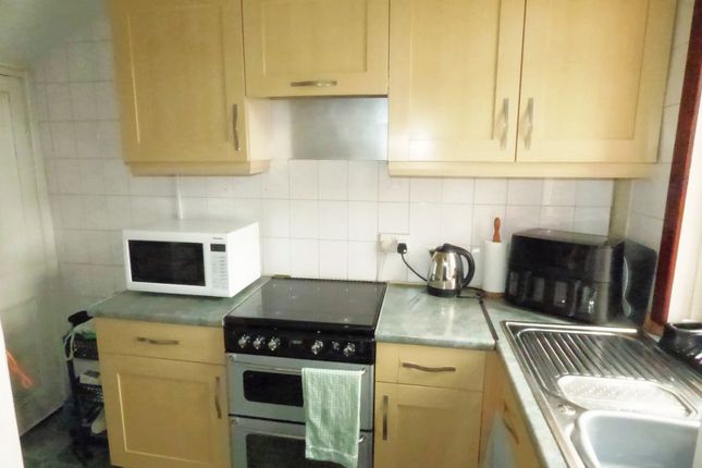 39, Highfield Avenue, Leeds photo 5