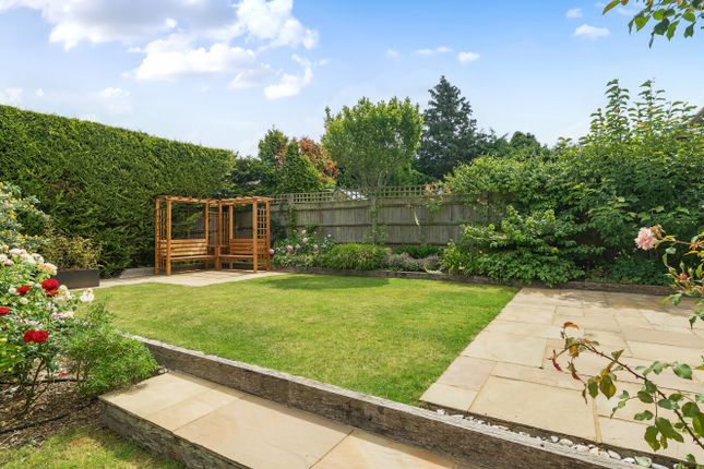 7, Parkhurst Fields, Farnham photo 2