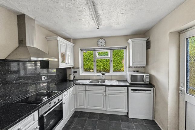 21, Buckingham Close, Orpington photo 3