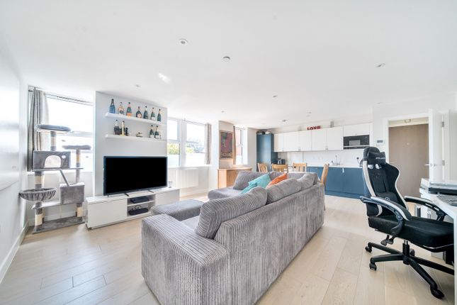 Flat 34, Nexus,, Gogmore Lane, Chertsey photo 4