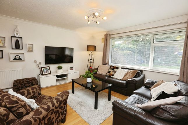 1, Broadlands Avenue, Hampshire photo 3