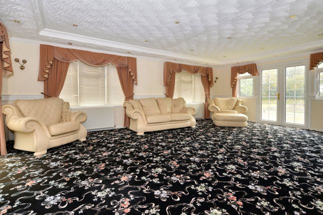 28 Autumnfields,, Four Seasons Village, Devon photo 2