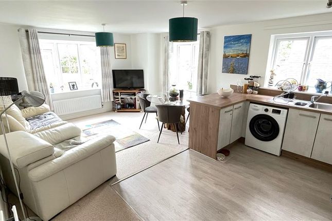 Flat for sale in Sycamore Road, Cranleigh, Surrey