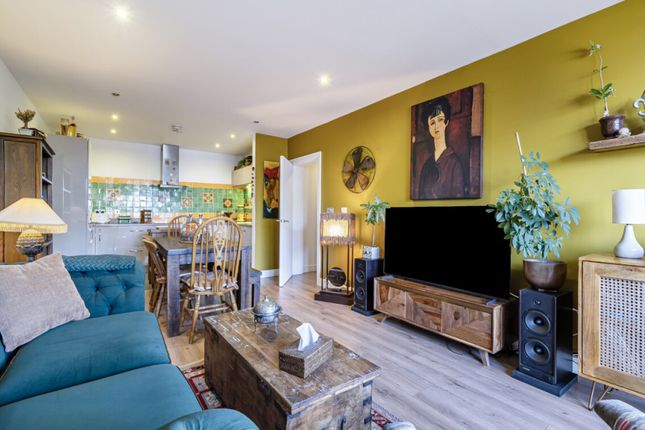 13 Ebony Crescent, Cockfosters photo 4