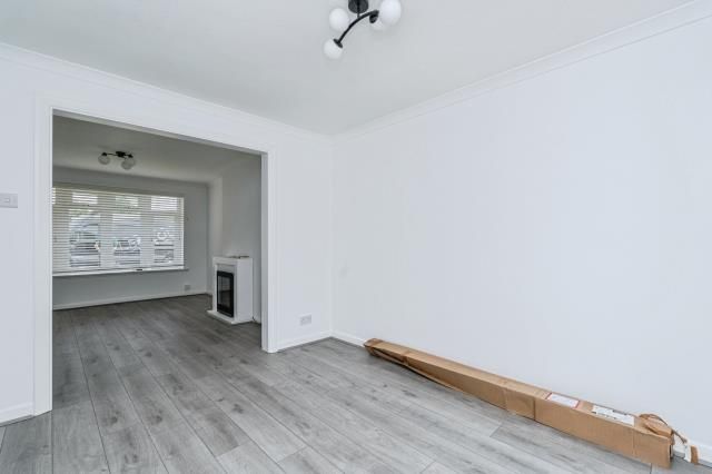 11, Gloucester Road, Bagshot photo 4